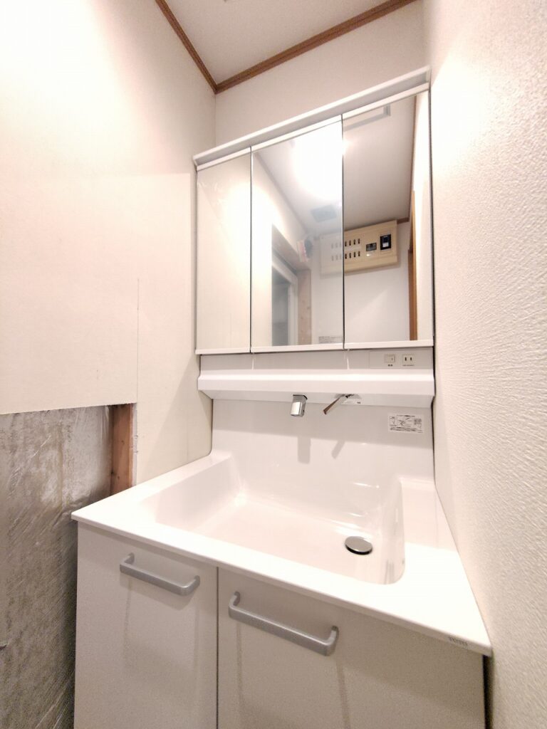 上井草リノベ住宅洗面化粧台(井荻駅リノベ住宅)